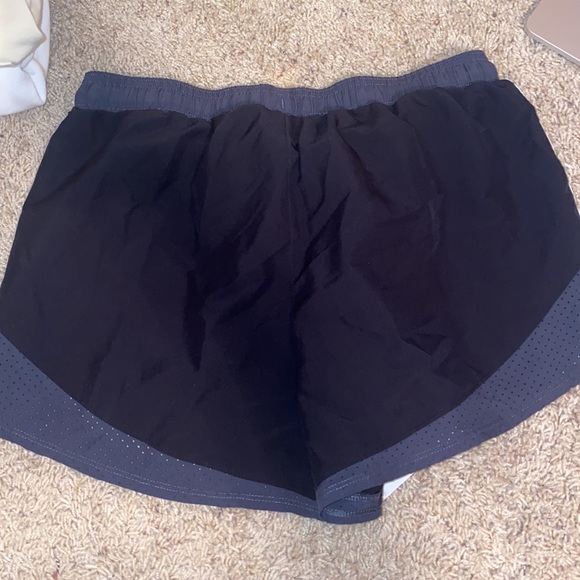 kids youth xl under armor black/grey/white shorts - Picture 3 of 3